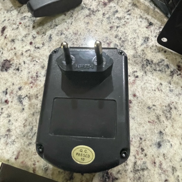 voltage converter 230v in / 110 volt out 
45 watt load - Picture 3 of 5